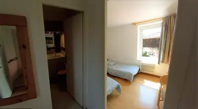 Télévision ou salle de divertissement dans l'établissement Gites du Cheron