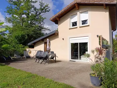 Jardin de l'établissement La Maison au bord de l'Ain