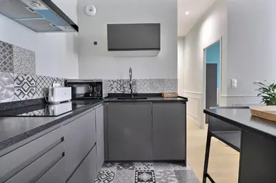 Cuisine ou kitchenette dans l'établissement Appartement de Standing pour 6 refait à neuf