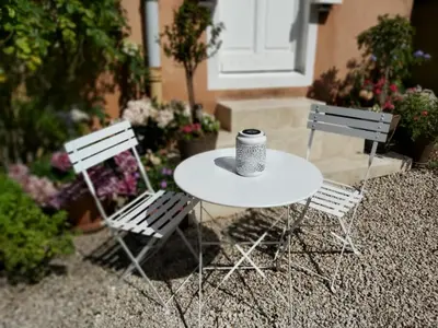 Jardin de l'établissement Charmant Studio sur cour à LYON 9e Mont d'or