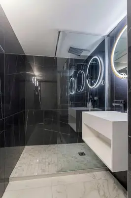 Salle de bains dans l'établissement Le Bourgelat / 3 ch / 6 pers / 2 sdb
