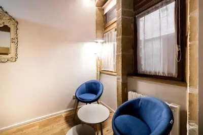 Coin salon dans l'établissement All in Lyon | Suite de charme - cœur du Vieux Lyon