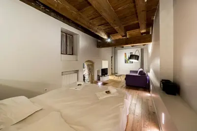 Un ou plusieurs lits dans un hébergement de l'établissement La Suite Miroirs - Plein cœur du Vieux Lyon