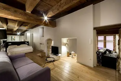 Coin salon dans l'établissement La Suite Miroirs - Plein cœur du Vieux Lyon