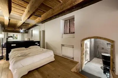 Un ou plusieurs lits dans un hébergement de l'établissement La Suite Miroirs - Plein cœur du Vieux Lyon
