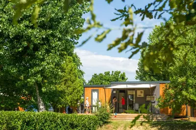 Jardin de l'établissement Kanopée Village