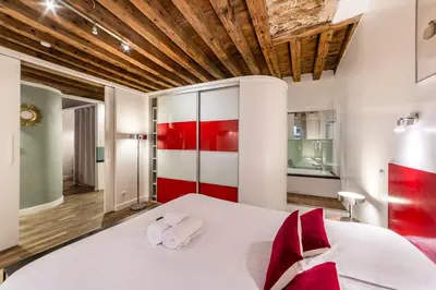 Un ou plusieurs lits dans un hébergement de l'établissement All in Lyon | Grand appartement central à Lyon