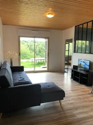 Télévision ou salle de divertissement dans l'établissement Le Montagnon