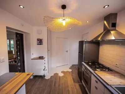 Cuisine ou kitchenette dans l'établissement Gîte de June