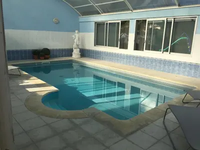 Piscine de l'établissement Le Clos Du Jardin ou située à proximité