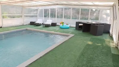 Piscine de l'établissement Le Domaine de la plume ou située à proximité