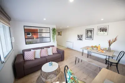 Coin salon dans l'établissement KASA HOME - Calme, Cosy, WIFI & Netflix