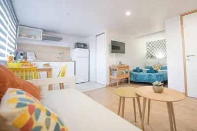 Coin salon dans l'établissement KASA HOME - Calme, Cosy, WIFI & Netflix