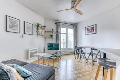 Télévision ou salle de divertissement dans l'établissement GuestReady - T1 BIS - Cosy and Lovely