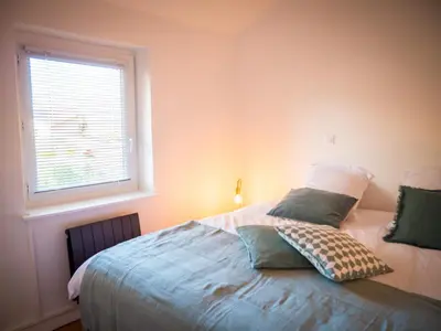 Un ou plusieurs lits dans un hébergement de l'établissement La Petite Maison, jardin et jacuzzi, proche de Lyon