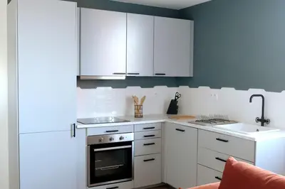 Cuisine ou kitchenette dans l'établissement Emeraude, T2 design tout équipé Châteaucreux-Gare