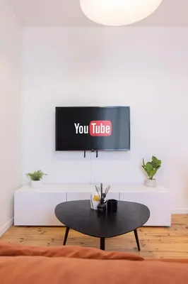 Télévision ou salle de divertissement dans l'établissement Emeraude, T2 design tout équipé Châteaucreux-Gare