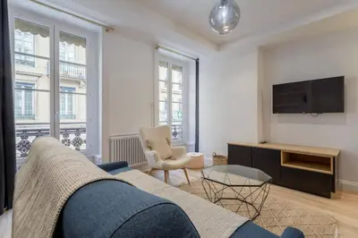 Télévision ou salle de divertissement dans l'établissement Superb apartment in the heart of the peninsula - Air-conditioned