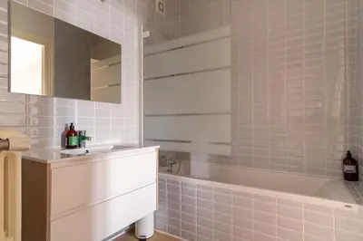 Salle de bains dans l'établissement LA SUITE MARCELLIN - Magnifique T3 avec garage et balcon Lyon 7