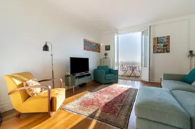 Coin salon dans l'établissement LA SUITE MARCELLIN - Magnifique T3 avec garage et balcon Lyon 7