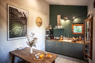 Cuisine ou kitchenette dans l'établissement LYONEST chambre d'hôtes