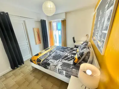 Un ou plusieurs lits dans un hébergement de l'établissement Chambre privée en colocation dans un appartement au centre de rillieux la pape
