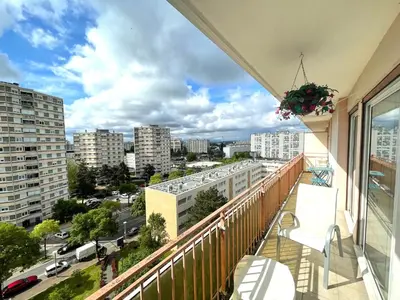 Balcon ou terrasse dans l'établissement Chambre privée en colocation dans un appartement au centre de rillieux la pape