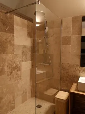 Salle de bains dans l'établissement Maison Pérouges spa