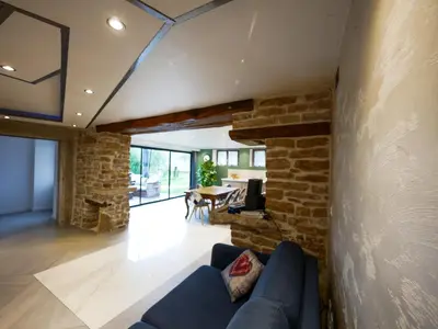 Coin salon dans l'établissement Gîte le Troisième