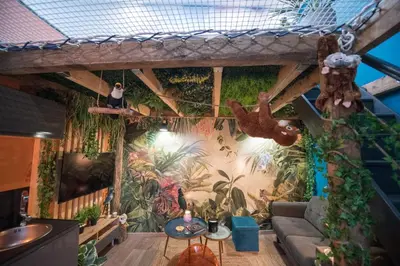 Jardin de l'établissement JUNGLE ROOM évadez vous cosy luxe gare autoroute