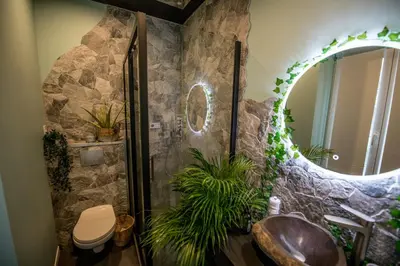Salle de bains dans l'établissement JUNGLE ROOM évadez vous cosy luxe gare autoroute