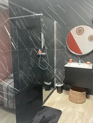 Salle de bains dans l'établissement Studio Cosy tt confort proche aéroport