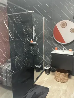 Salle de bains dans l'établissement Studio Cosy tt confort proche aéroport