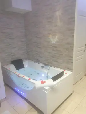 Plan de l'établissement SPA jacuzzi en amoureux