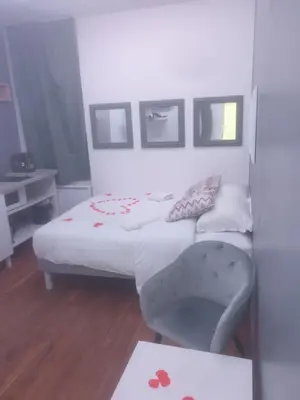 Un ou plusieurs lits dans un hébergement de l'établissement SPA jacuzzi en amoureux