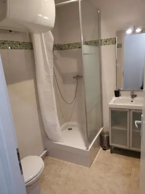 Salle de bains dans l'établissement Studio cosy au pied du METRO FLACHET