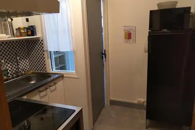 Cuisine ou kitchenette dans l'établissement Espace Beléverte Bussière 1 Tamaris appartement meublé de 2 chambres