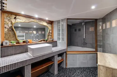 Salle de bains dans l'établissement Central & Atypique T3 Parking privé Opera/Terreaux