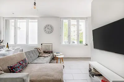 Télévision ou salle de divertissement dans l'établissement Le Steel-Appart Cosy-Parking-WIFI-NETFLIX
