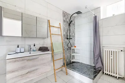 Salle de bains dans l'établissement Le Steel-Appart Cosy-Parking-WIFI-NETFLIX