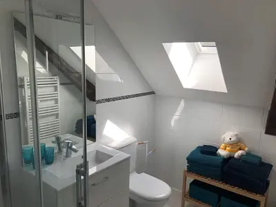 Salle de bains dans l'établissement Maison Lumineuse à Boulieu