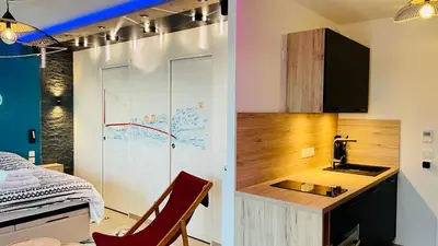 Cuisine ou kitchenette dans l'établissement Studio BEL MOD Mont d'Or - Belvédère Moderne
