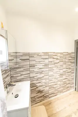 Salle de bains dans l'établissement Aux portes de Lyon Tout confort emplacement idéale Netflix