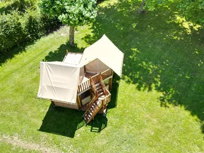 Jardin de l'établissement Camping De Thoissey ***