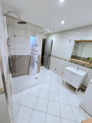 Salle de bains dans l'établissement K&N - Maison à partager avec d'autres voyageurs - Chambre privée - Jardin - Balcon