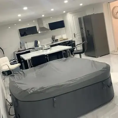 VILLA AVEC PISCINE love ROOM