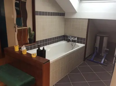 Salle de bains dans l'établissement Maison Auguste