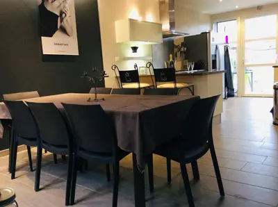 Cuisine ou kitchenette dans l'établissement Maison Auguste