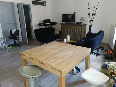 Télévision ou salle de divertissement dans l'établissement Saint-Chamond