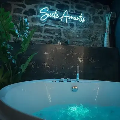 Suite Luxueuse Jacuzzi SUITE AMANTIS By Noma